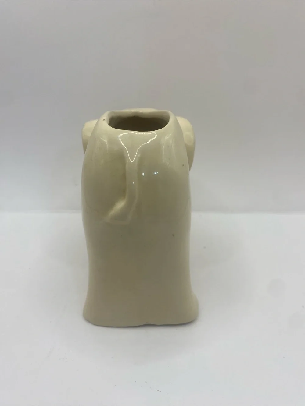 Vintage USA Pottery Ivory Elephant Succulent Planter/Vase Size 3.5”x